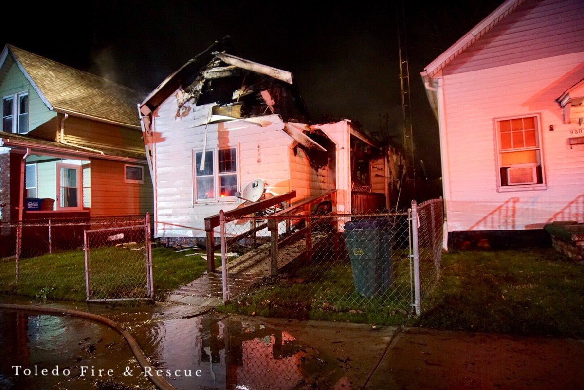 Busy night as toledo fire crews battle two working structure fires at 100 Blk of Bloomfield and 900 Blk of Colburn. Crews were able to keep damage to surrounding homes to a minimum.   