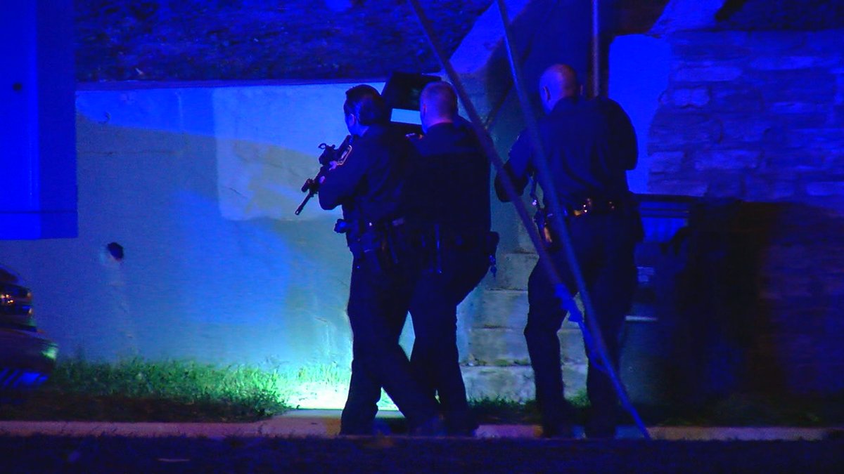 Man stabbed in chest, police search for suspect in Avondale