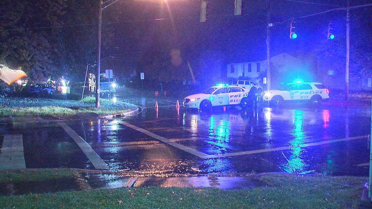 Road closes after 2 injured in Colerain Township crash