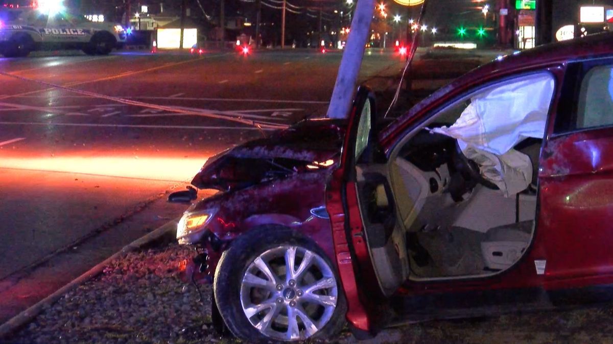 Driver hurt after crash in Maumee