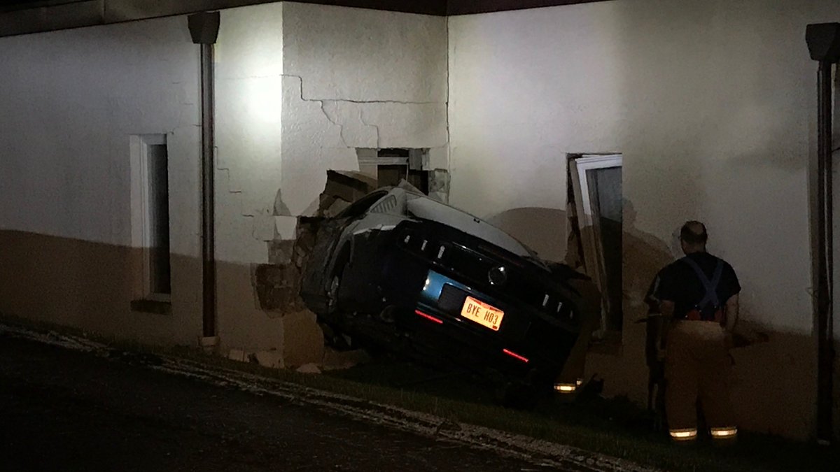 Car crashes into building on Dublin Road, driver not found    