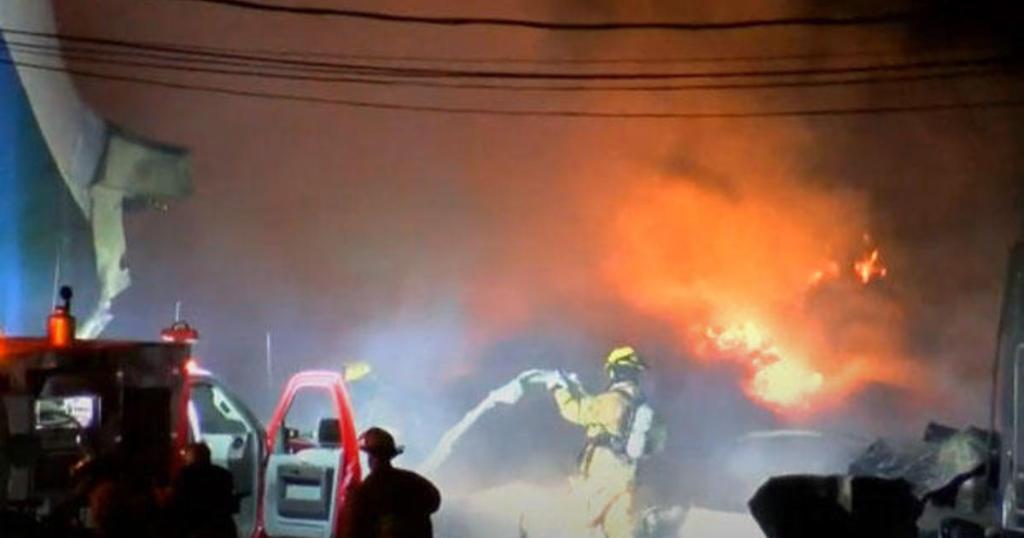 A cargo plane crashed near Toledo Express Airport and burst into flames that spread to several unoccupied vehicles early Wednesday. One of those vehicles might have been a semi truck, the station said.