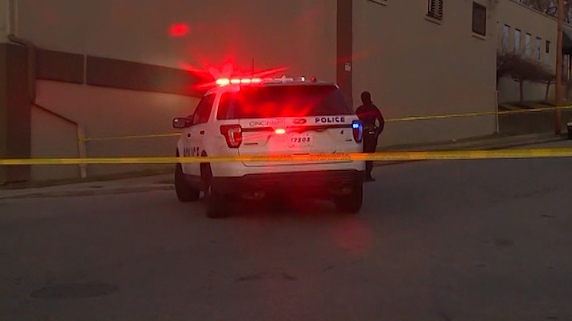 Police: 1 in custody after SWAT team responds to Walnut Hills neighborhood