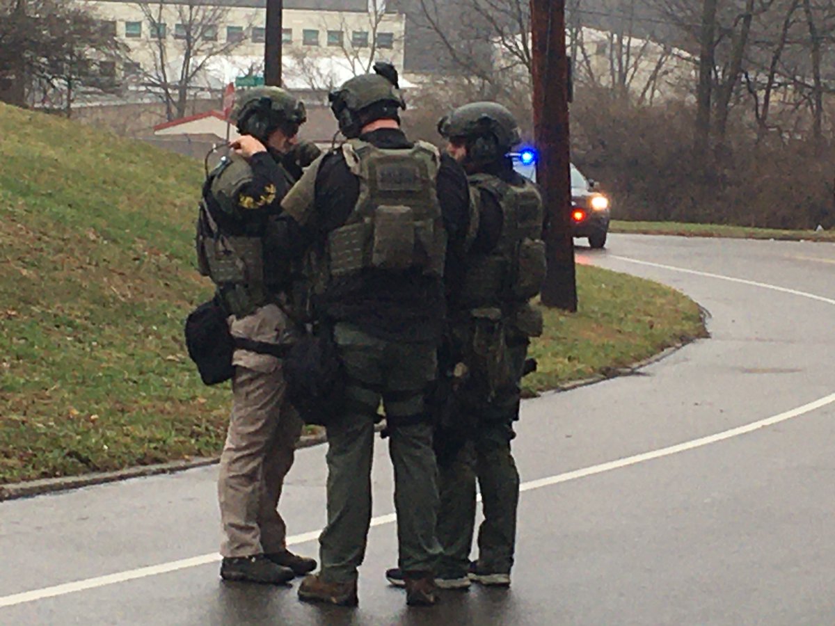 Sheriff's office assisting @DaytonPolice in responding to other calls in the city as SWAT standoff continues on Briarwood Avenue. 