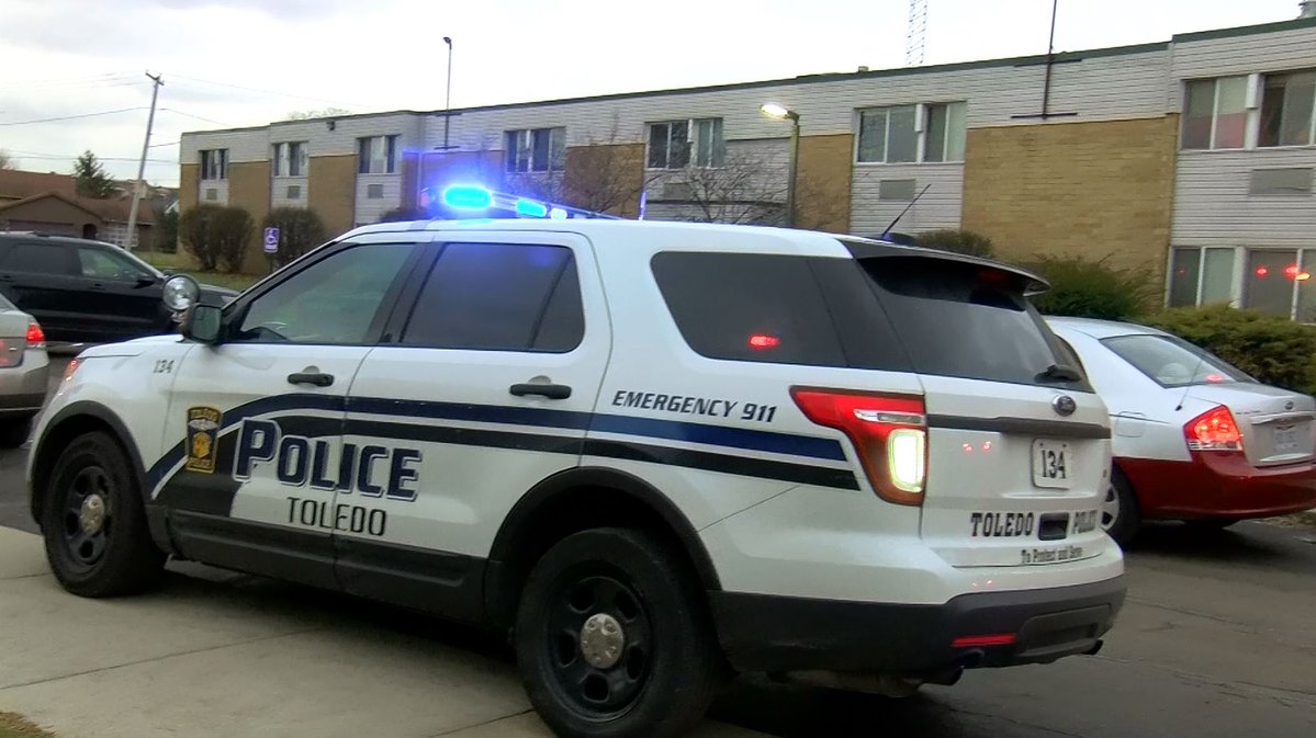 Man shot in knee in at Pinewood Place Apartments on Saturday afternoon