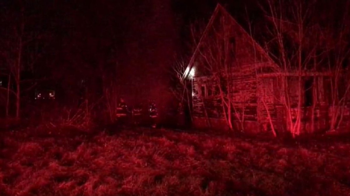 Fire destroys garage on Youngstown's south side