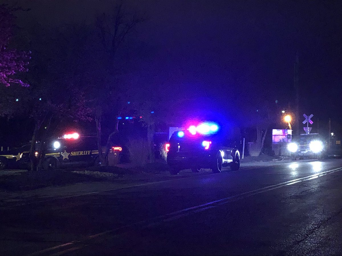 Hamilton Co sheriff's deputies and K9s on scene of business break in this AM. They're searching for 2 men. 1 who ran off, another who left in a silver minivan.