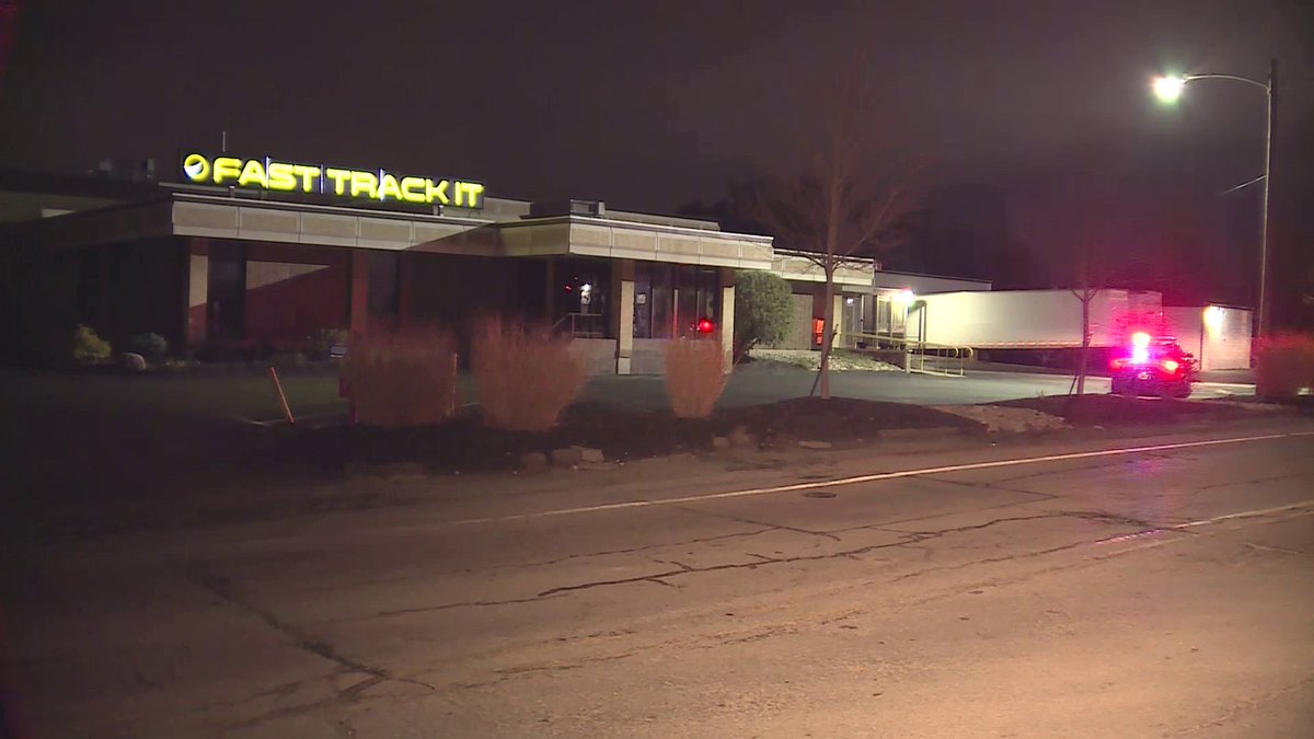2 suspects get away from Police after breaking in to a business in Sycamore Township