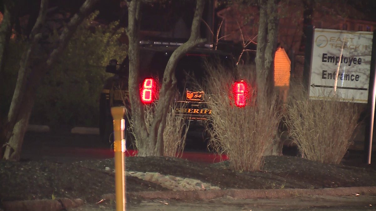 2 suspects get away from Police after breaking in to a business in Sycamore Township