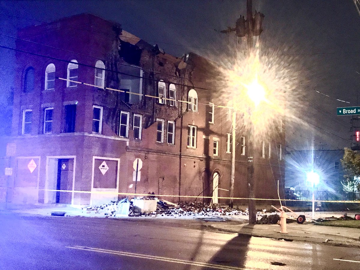 West Broad St.west bound is closed due to this particle building collapse at N Grubb Rd. City workers cleaning up debris 