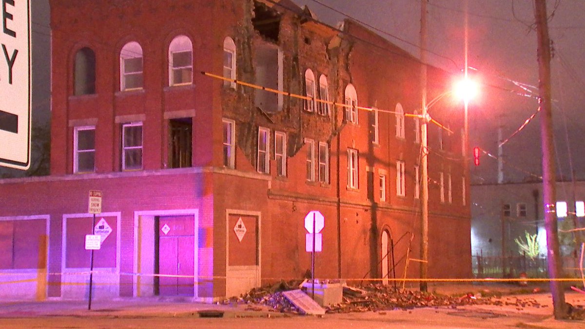 Partial building collapse on W Broad St near SR 315.  DETOUR: W Town St (US 62). 