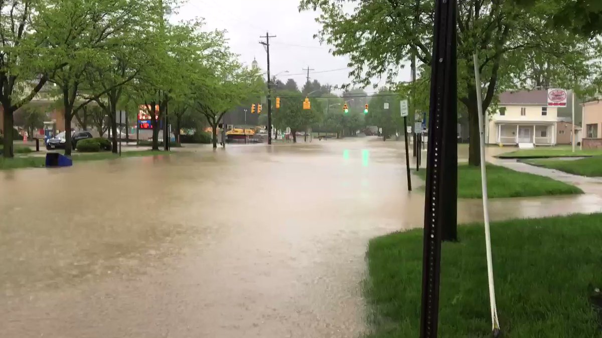 Flooding on William St. near downtown Delaware. Businesses are shutting down for the day.