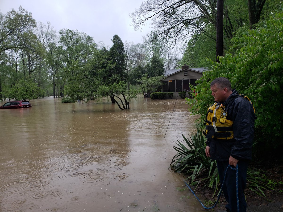 SR 315 remains CLOSED from SR 750 to Home Rd, due to flooding.  Crews with the Liberty Twp Fire Department have been rescuing people from flooded houses.  There are also reports of flooding along Sawmill Pkwy. 
