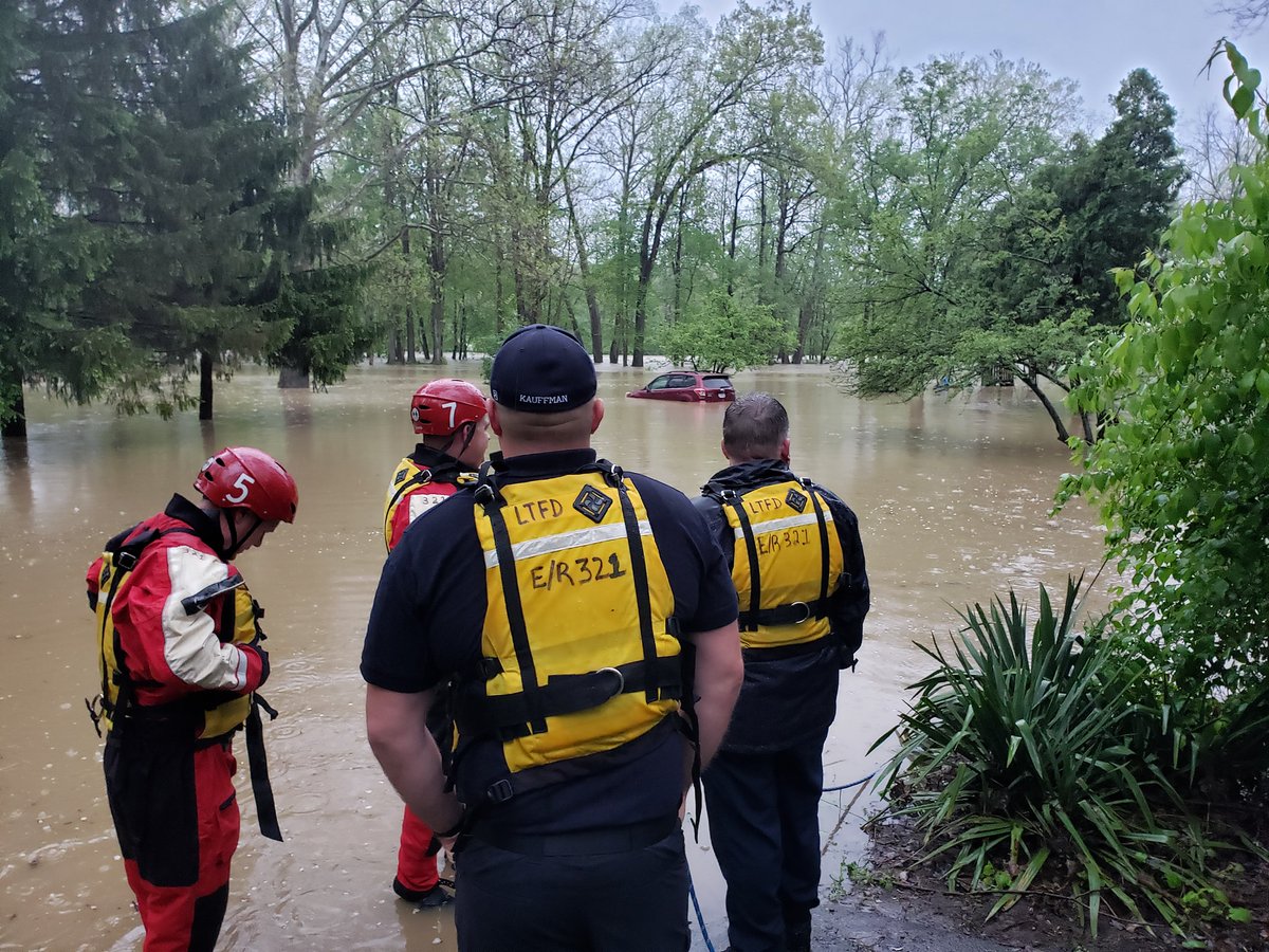 SR 315 remains CLOSED from SR 750 to Home Rd, due to flooding.  Crews with the Liberty Twp Fire Department have been rescuing people from flooded houses.  There are also reports of flooding along Sawmill Pkwy. 