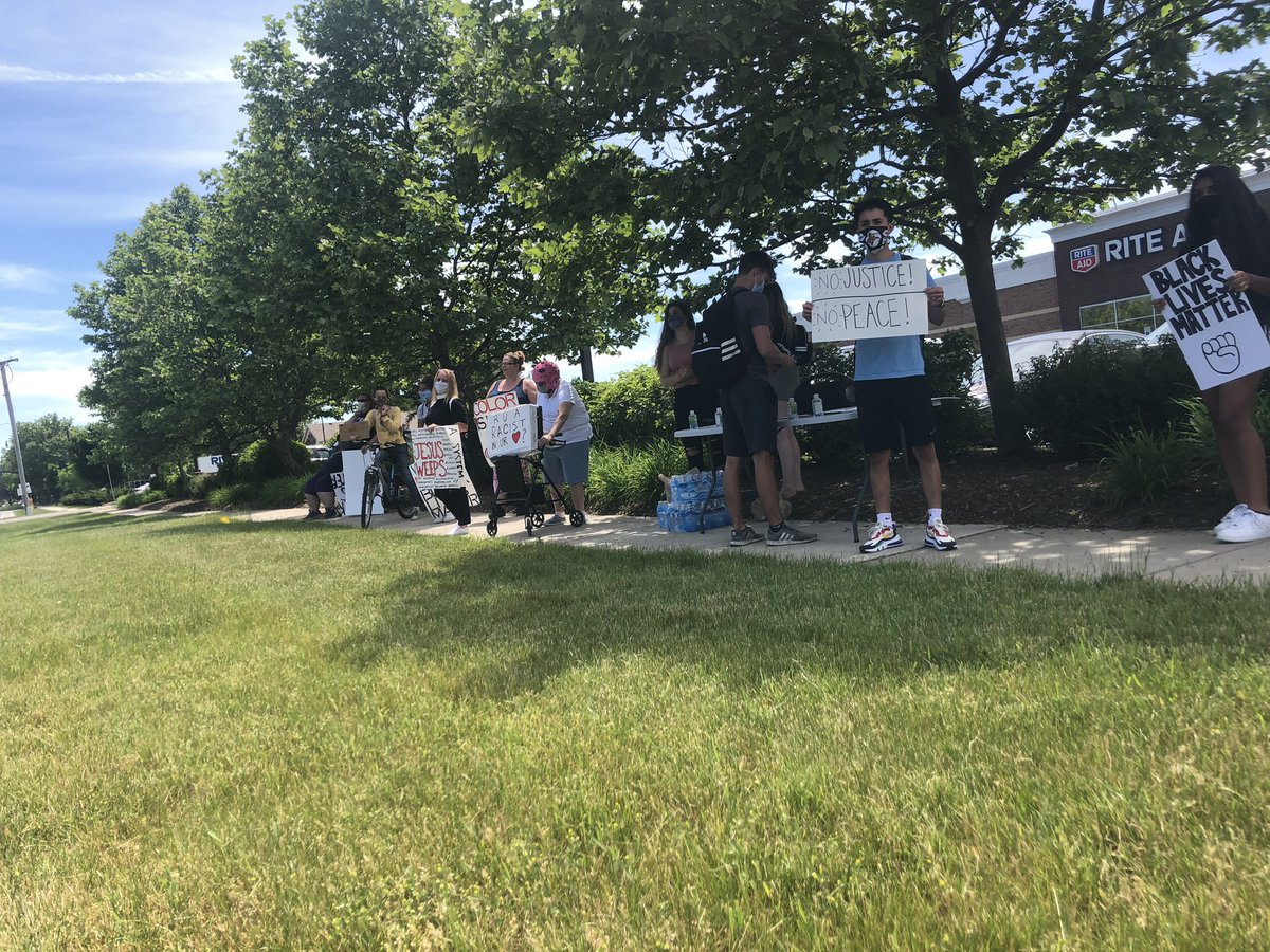 About 20 people out in front of the Rite Aid on Navarre in Oregon