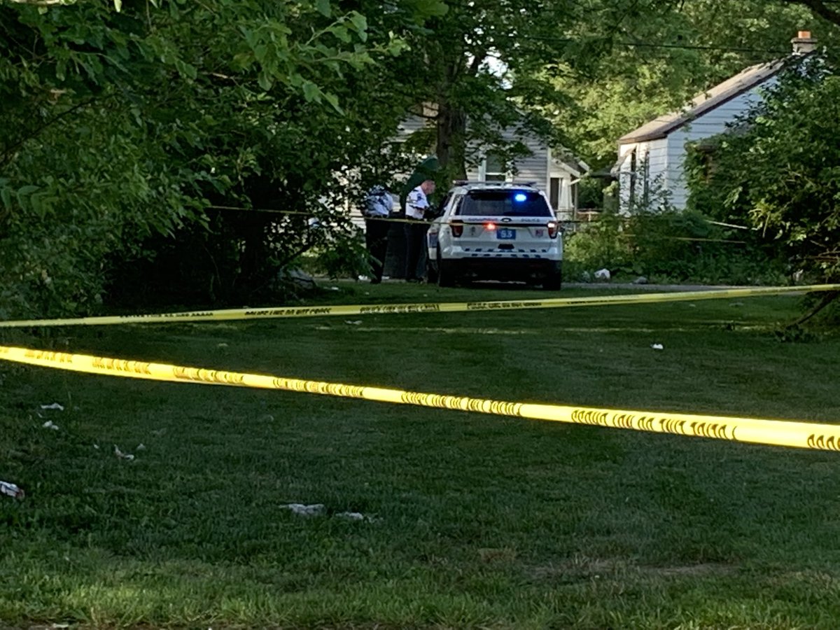Woman was found dead in an SUV behind this home on Cordell Ave.  Child (toddler age) was in the vehicle as well. Child taken to be checked at @nationwidekids.  Police said this was being investigated as a deadly shooting.