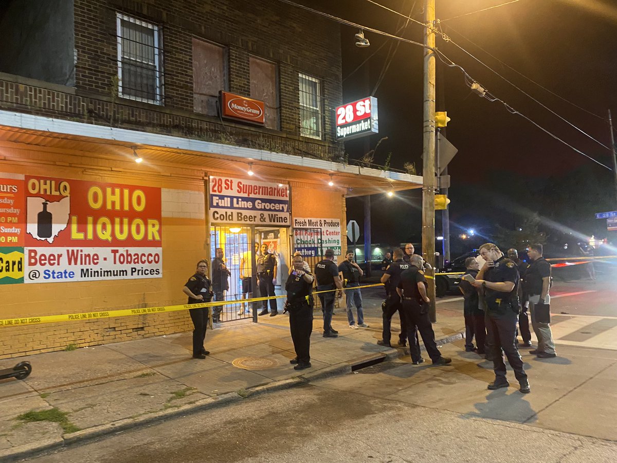Another officer on scene tells 6 people were shot tonight. 
