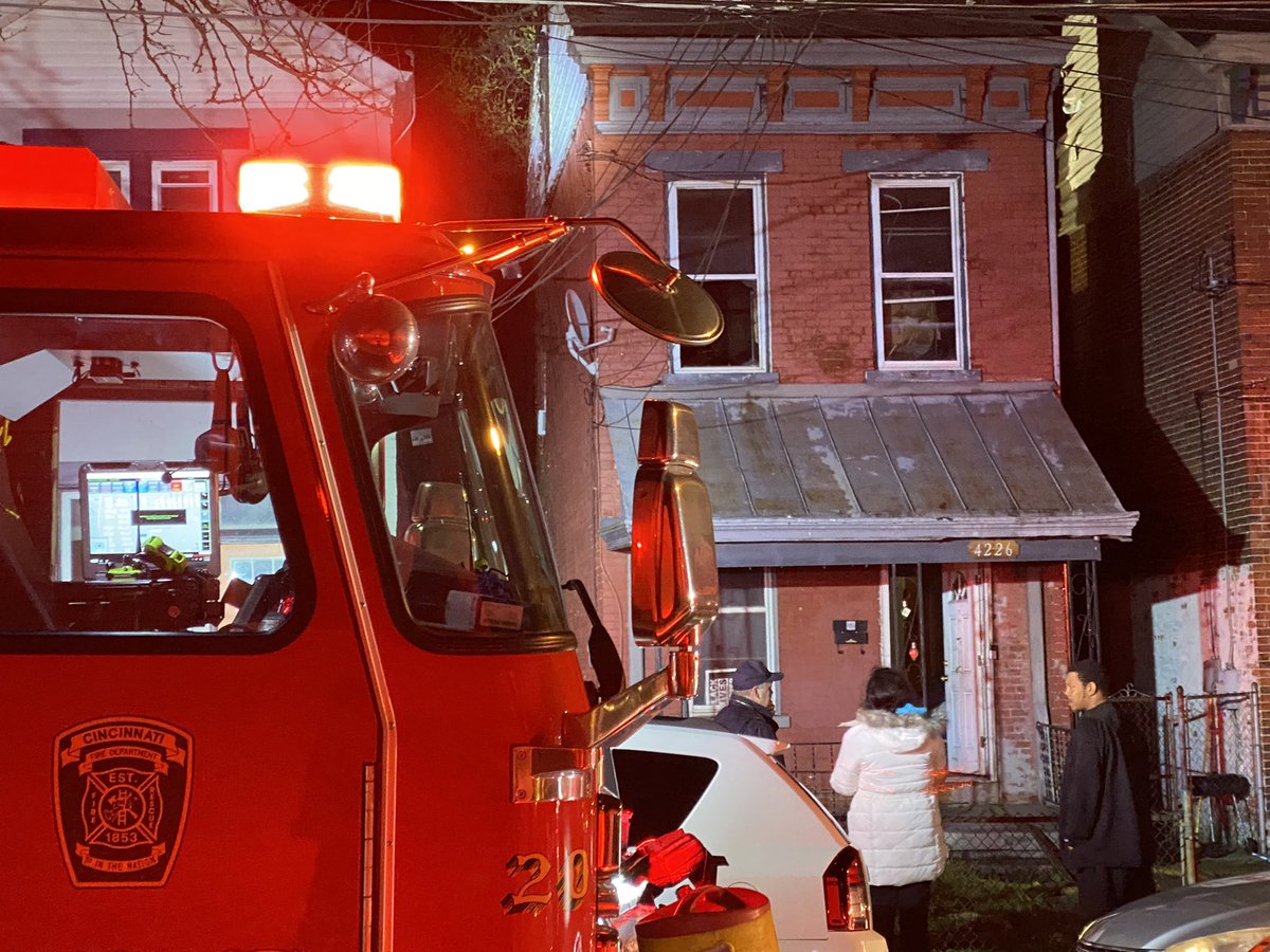 House fire this morning on Mad Anthony Street in Northside sends 2 firefighters to UC Medical Center according to @CincyFireEMS. One has minor injuries. Still awaiting word on the other firefighter's condition.