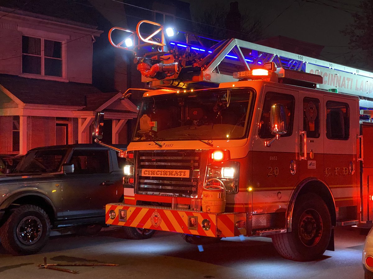 House fire this morning on Mad Anthony Street in Northside sends 2 firefighters to UC Medical Center according to @CincyFireEMS. One has minor injuries. Still awaiting word on the other firefighter's condition. 