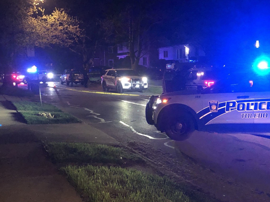 A Toledo Police officer has been hit by a ricochet bullet overnight in the leg, but is expected to make a full recovery. It happened on Wyndhurst, when pitbulls charged at officers