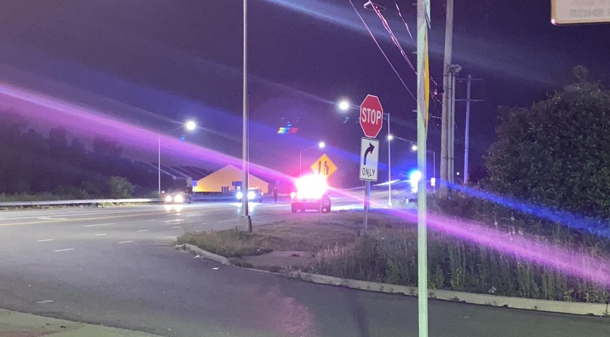 TRAFFIC @ColumbusPolice have CLOSED Gender Rd between Refugee Rd & Bennell Dr because of a shooting that happened around 3:40 am.