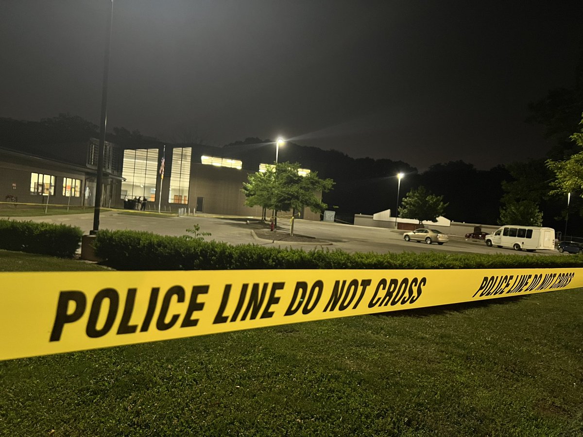 .@ColumbusPolice investigating a shooting that happened outside the Glenwood Park Community Center.    3 people shot, 1 killed. All victims late teens or early 20s, victim who died is a woman. No suspect info.