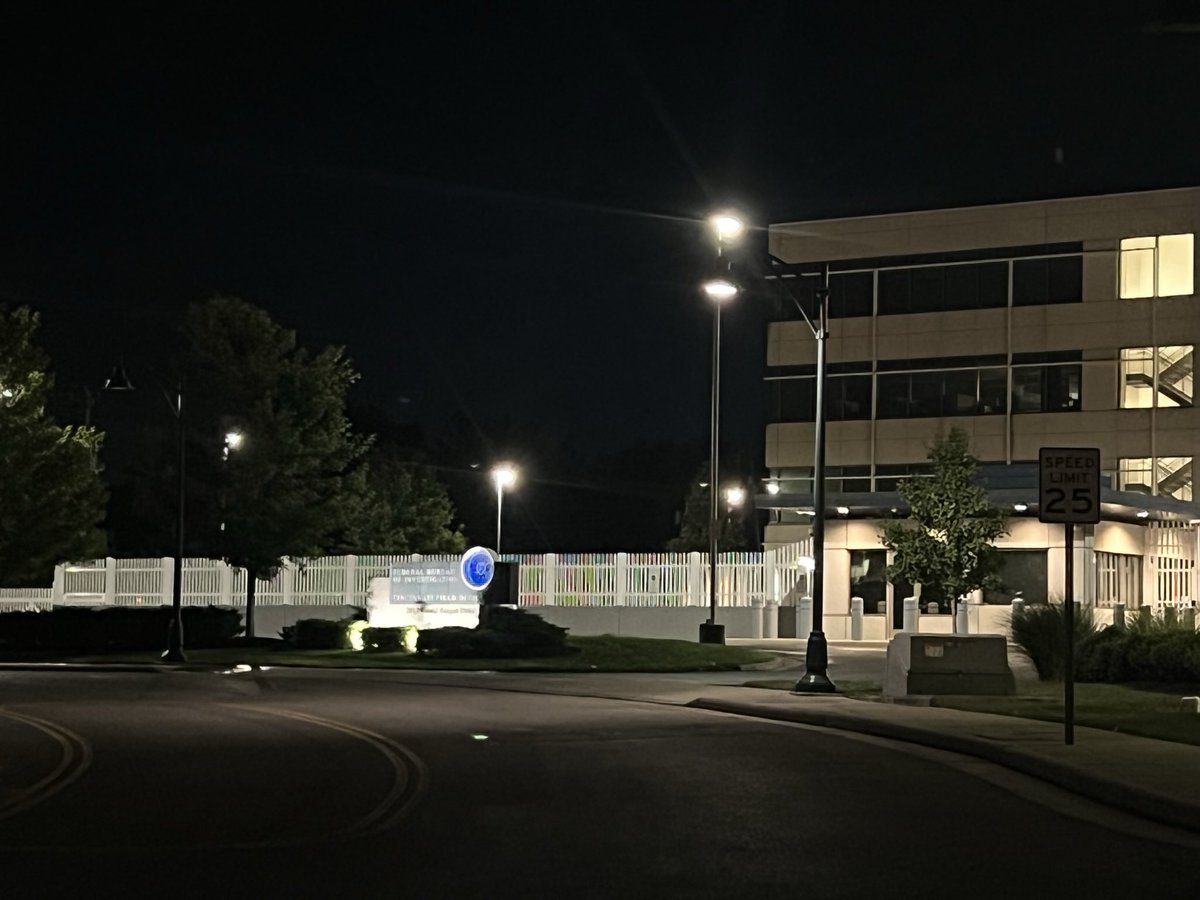 It's quiet outside the FBI field office in Kenwood this morning after an armed man allegedly tried to break in yesterday. He led officers on a chase and was ultimately shot & killed after an hours-long standoff