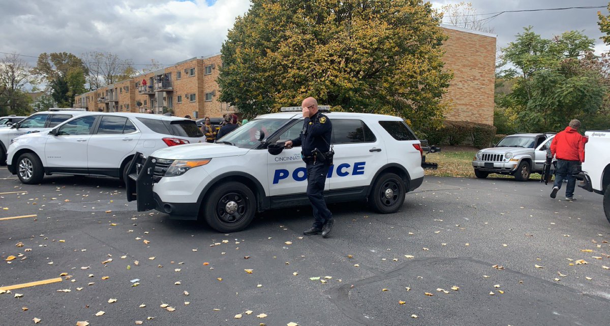 @CincyPD are investigating a fatal shooting around 11 am on Sunset Avenue. Officers say they found one man dead in his car from a gunshot wound when they arrived.