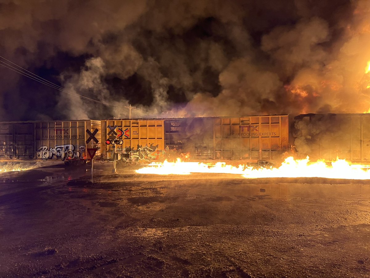 More pictures of a major fire burning. The result of a derailment tonight in East Palestine, OH.  Hazmat responding and police in East Palestine evacuating residents reportedly from about a one-mile radius of that fire