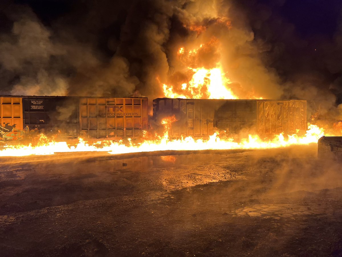 More pictures of a major fire burning. The result of a derailment tonight in East Palestine, OH.  Hazmat responding and police in East Palestine evacuating residents reportedly from about a one-mile radius of that fire