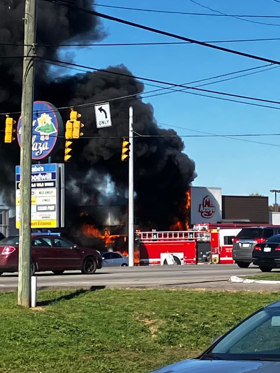 Chillicothe,Ohio **arbys fire** car fire extended to the bldg on Bridge street - hvy fire showing on arrival