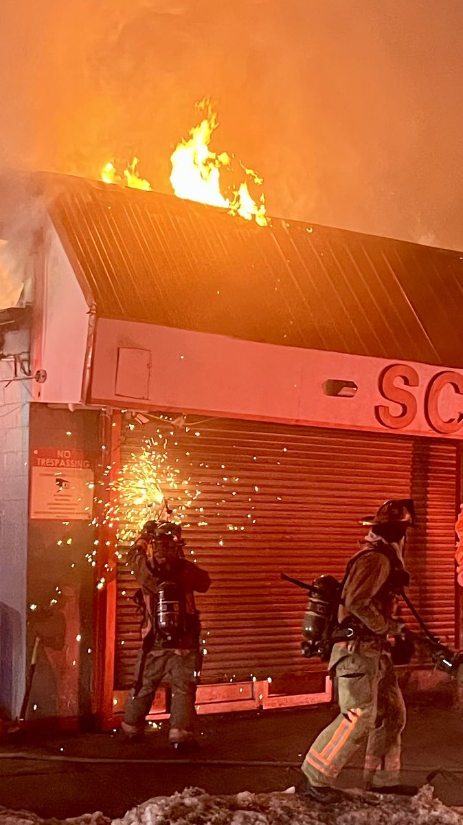 @WLWTFirefighters faced tough conditions at a fire this morning on Baltimore Ave. near the Villages at Roll Hill. No injuries have been reported, but the building is heavily damaged