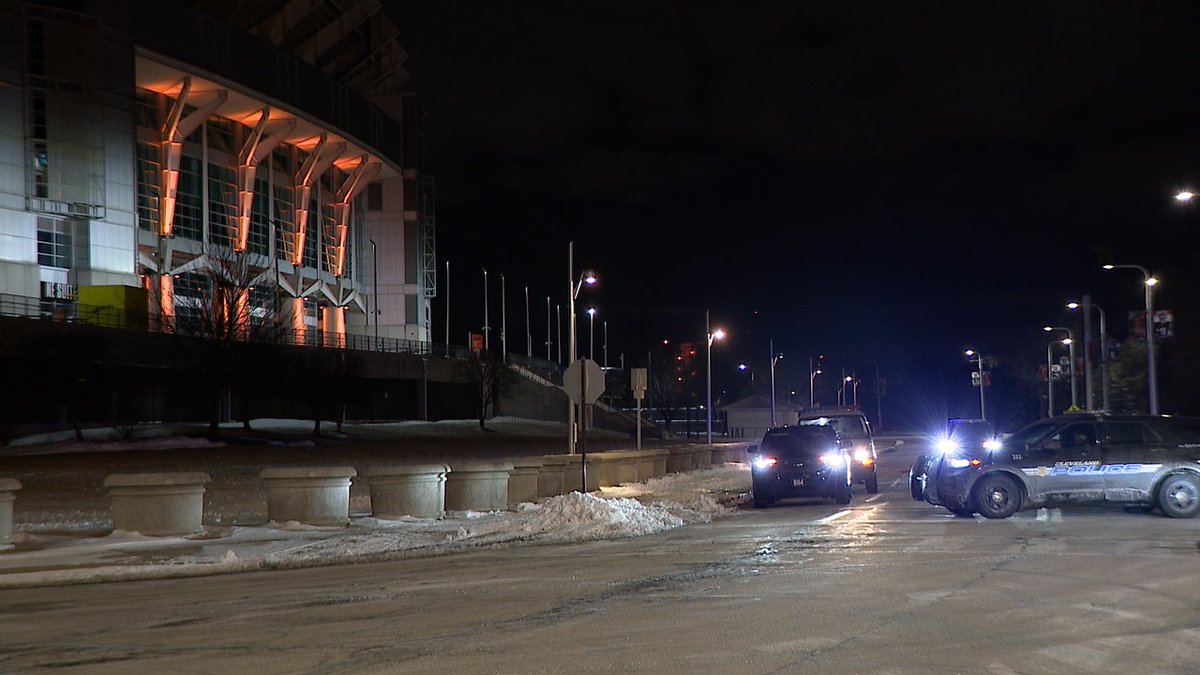 CPD working a shooting outside Huntington Bank Field. Witnesses/victims told me a truck was stolen and that the suspects fired shots. 