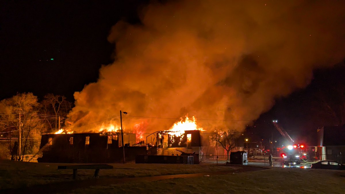 Firefighters battle early-morning blaze in northeast Columbus