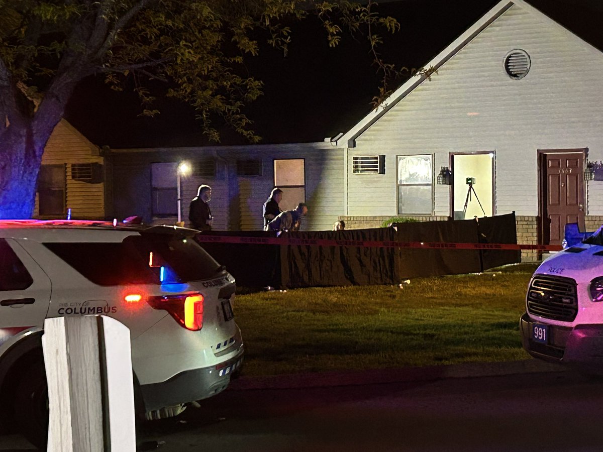 Police investigate a double-murder suicide at an apartment complex in Canal Winchester.A neighbor tells she heard a woman screaming and then multiple gunshots.She described the screams as “gut wrenching