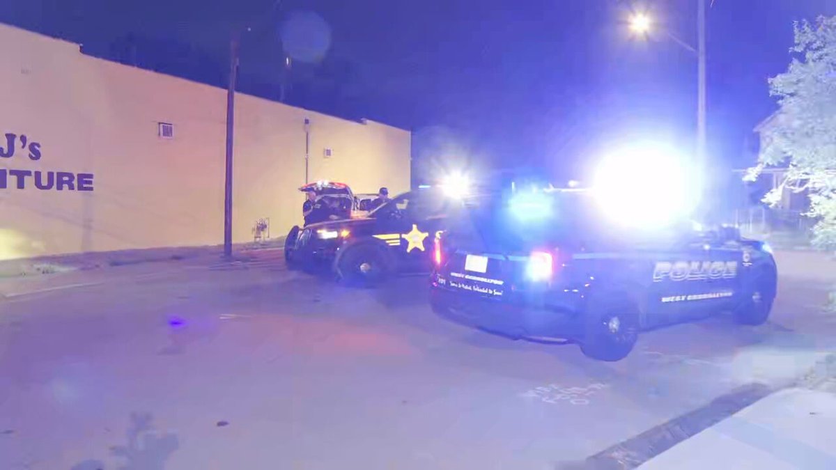 Police are on the scene of Hudson Ave and Main Street searching for suspects involved in a West Carrollton burglary