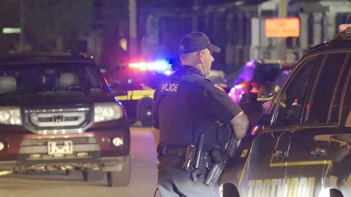 Police are on the scene of Hudson Ave and Main Street searching for suspects involved in a West Carrollton burglary