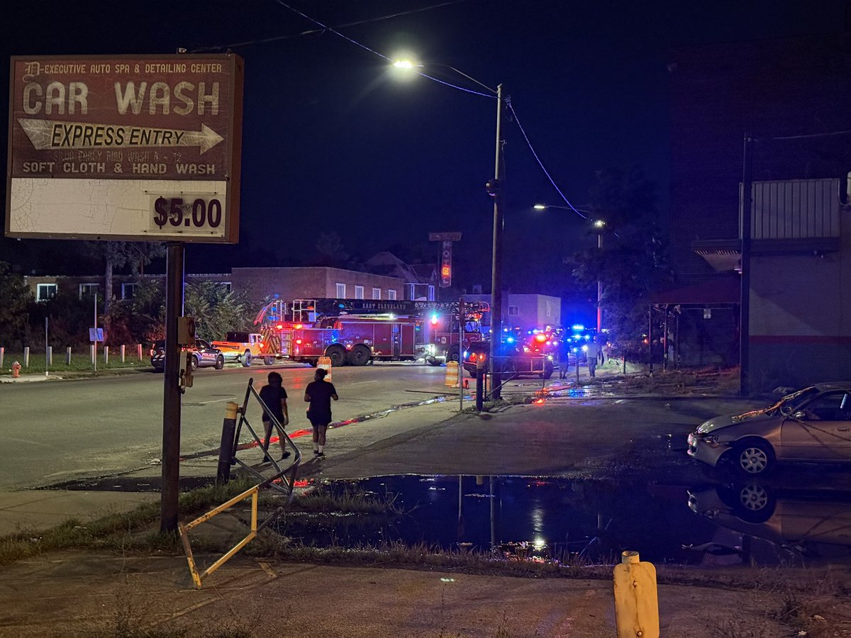 secondary scene just around the corner from the original crime scene. Most officers on the perimeter took off down here. Very tense situation. Radio traffic seems to indicate another officer has been shot but once again this is unconfirmed radio traffic. 