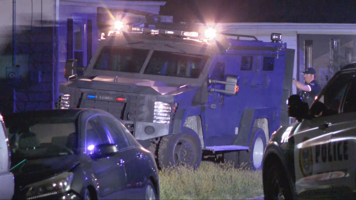 Police and SWAT responded to a home in Hamilton on Friday.A photographer on the scene said SWAT officers were yelling for the people inside to come out