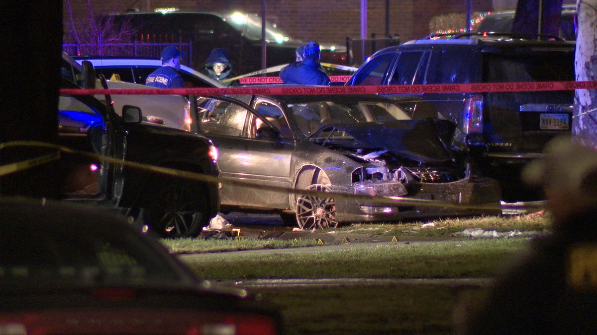 Shooting on South Moreland late Tuesday. CPD is in the final clearing stages. An SUV, a wrecked car on rims and a police truck all with bullet holes.