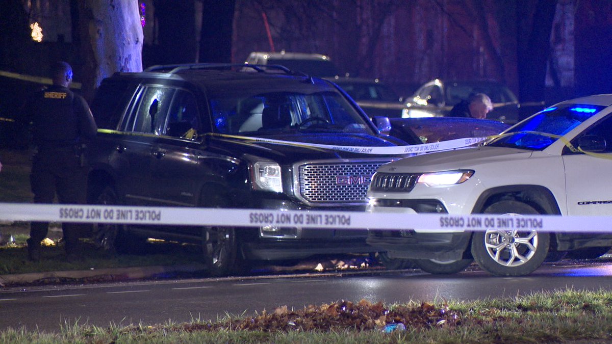 Shooting on South Moreland late Tuesday. CPD is in the final clearing stages. An SUV, a wrecked car on rims and a police truck all with bullet holes.