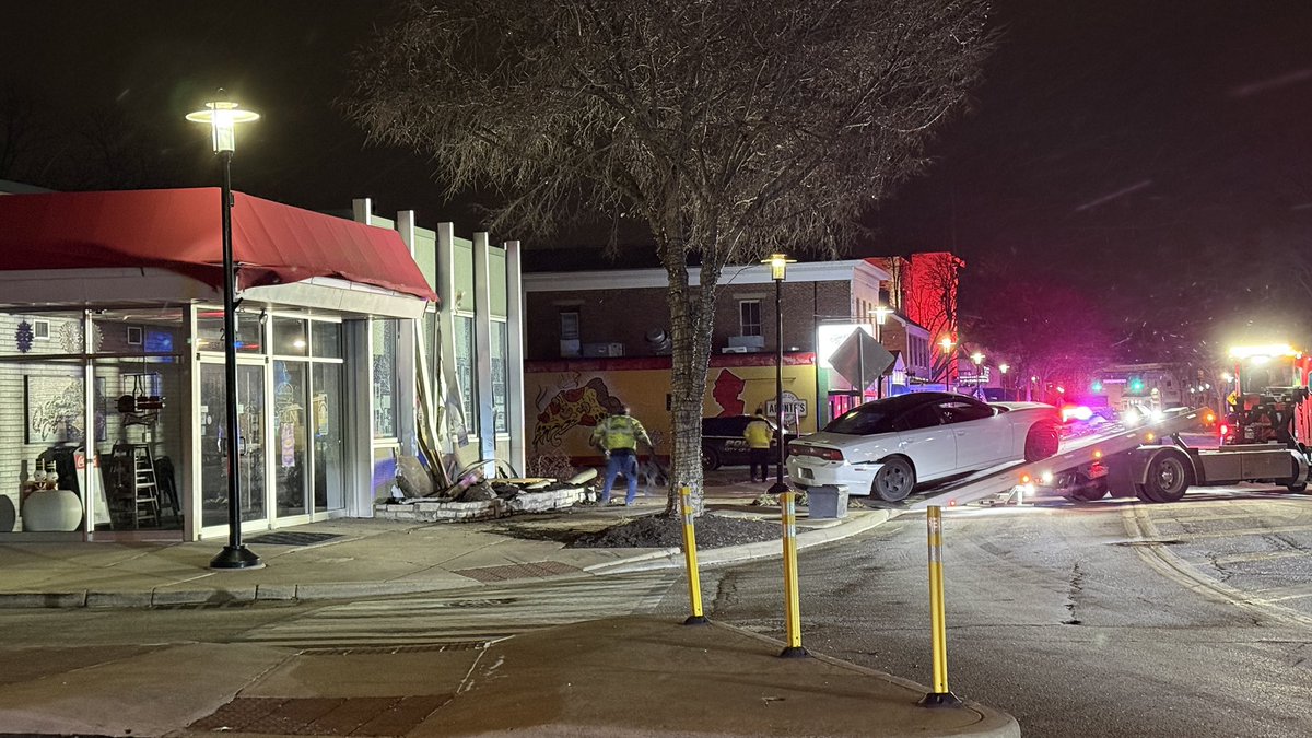 A crash along West Main Street in Mason has damaged the Quatman Cafe. We’re still working to get more details — A single car has been taken from the scene and Mason Police are investigating
