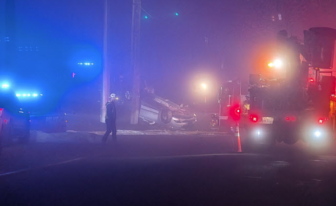 Fog causes rollover crash in Lockland, 2 hurt