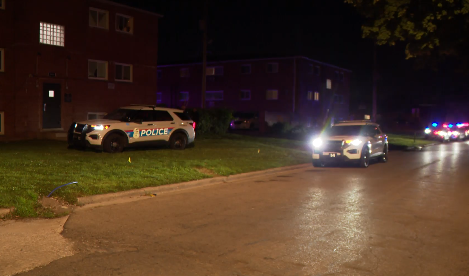 2 shot at apartment complex on Columbus' east side