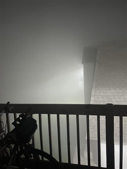 Evakuierung in Toledo, Ohio, nach chemischer Freisetzung von einem Hersteller von Stahlrohren. Das Ereignis verursacht Atemprobleme sowie Augen- und Lungenschäden. Diese Symptome und Bilder stammen aus dem Gebiet außerhalb der Evakuierungszone.